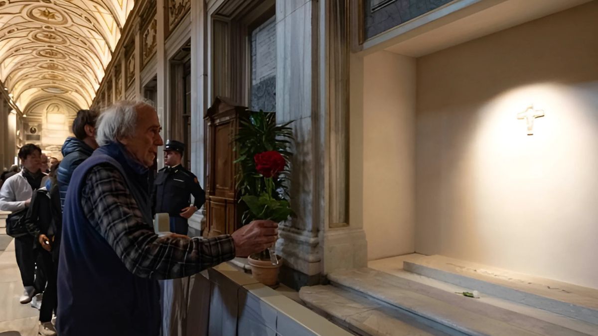 La basílica de Santa María la Mayor abre sus puertas para que los fieles puedan despedirse del papa Francisco.
