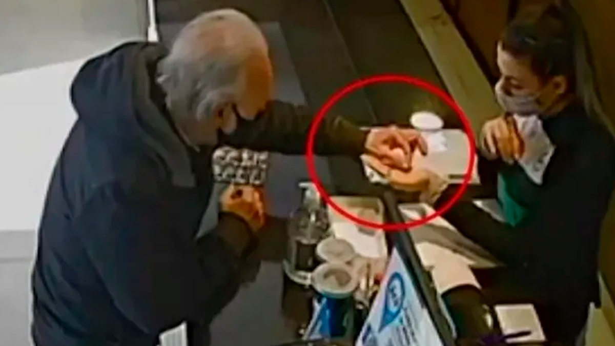 “Cuando le pedimos el ticket de compra no lo tenía. Entonces ingresó la Policía y requirió sus datos. Al constatar el nombre