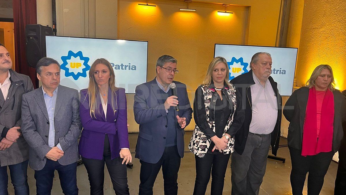 La lista de precandidatos a diputados nacionales por Santa Fe de Unión por la Patria (UxP) se reunieron este viernes en la ciudad de Santa Fe.