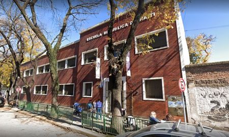 La niña de 11 años del barrio porteño 21-24 de Barracas, que murió el pasado lunes en el hospital Penna falleció por una neumopatía bilateral. La niña de 11 años del barrio porteño 21-24 de Barracas, que murió el pasado lunes en el hospital Penna falleció por una neumopatía bilateral.