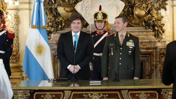 Javier Milei le tomó juramento al militar Carlos Presti como ministro de Defensa
