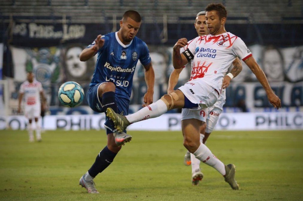 Gimnasia y Esgrima (LP) y Huracán igualaron sin goles y consiguieron su pasaje a la Zona Campeonato de la Copa Diego Maradona.