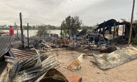 Tres viviendas destruidas por las llamas en Alto Verde. Tres viviendas destruidas por las llamas en Alto Verde.