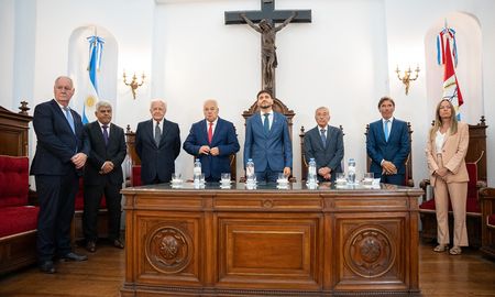 El Gobierno de Santa Fe recursó a cuatro miembros de la Corte provincial, para que no intervengan en casos relacionados con la reforma jubilatoria. El Gobierno de Santa Fe recursó a cuatro miembros de la Corte provincial, para que no intervengan en casos relacionados con la reforma jubilatoria.
