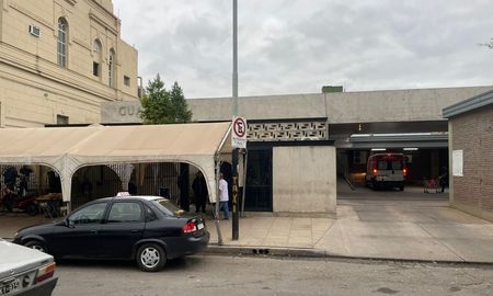 La joven se encuentra internada en el Hospital José María Cullen. La joven se encuentra internada en el Hospital José María Cullen.