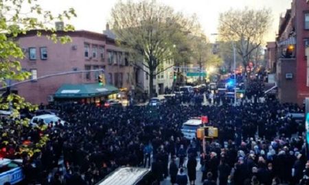 un multitudinario funeral judio ortodoxo despidio a un rabino con coronavirus y rompio la cuarentena un multitudinario funeral judio ortodoxo despidio a un rabino con coronavirus y rompio la cuarentena