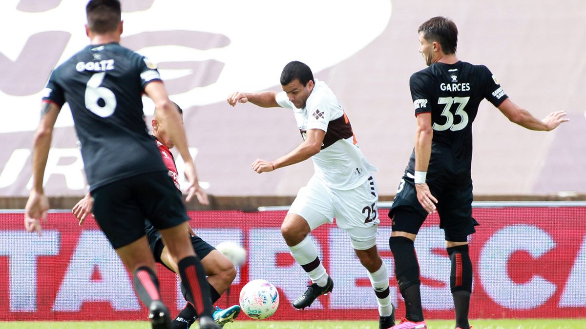 Facundo Curuchet fue el mejor jugador de Platense. Anotó el primer gol del partido y fue un dolor de cabeza para la defensa sabalera.