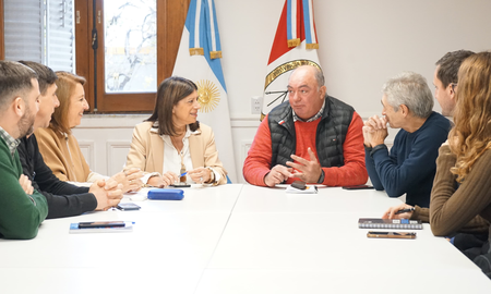 Clara García y Mónica Fein recibieron a las autoridades de la Federación Industrial de Santa Fe. Clara García y Mónica Fein recibieron a las autoridades de la Federación Industrial de Santa Fe.