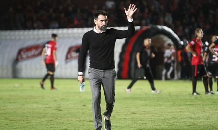 El entrenador de Colón charló en exclusiva con AIRE. El entrenador de Colón charló en exclusiva con AIRE.