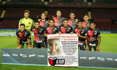 Colón enfrenta este domingo a Racing por la Copa de la Liga y Eduardo Domínguez prueba que once poner. Colón enfrenta este domingo a Racing por la Copa de la Liga y Eduardo Domínguez prueba que once poner.