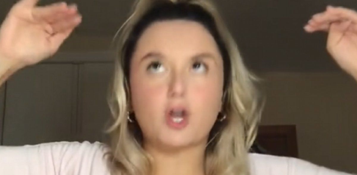 Video viral: una joven criticó a los espectadores que siempre comentan las películas en el cine y se volvió furor.