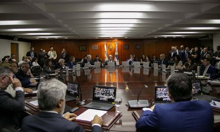 El Plenario del Consejo de la Magistratura resolvió la integración de sus comisiones con consenso unánime. El Plenario del Consejo de la Magistratura resolvió la integración de sus comisiones con consenso unánime.