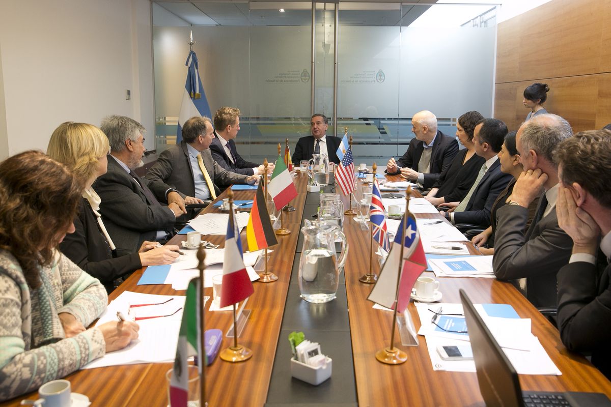 Una de las opciones de trabajo para esta carrera es la diplomacia.