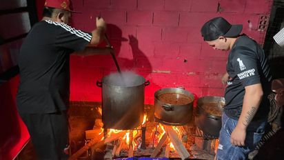 Olla popular en Barranquitas Oeste: entre el humo del guiso y la solidaridad, vecinos cocinan esperanza para cientos de familias