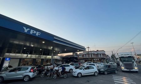 El presidente de YPF aseguró que desde la petrolera analizan bajar precios de los combistibles desde el 1 de octubre. El presidente de YPF aseguró que desde la petrolera analizan bajar precios de los combistibles desde el 1 de octubre.
