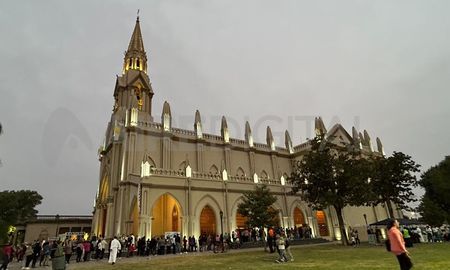Este sábado, las puertas de la Basílica de Guadalupe se abrirán a las 7:30 de la mañana. Este sábado, las puertas de la Basílica de Guadalupe se abrirán a las 7:30 de la mañana.