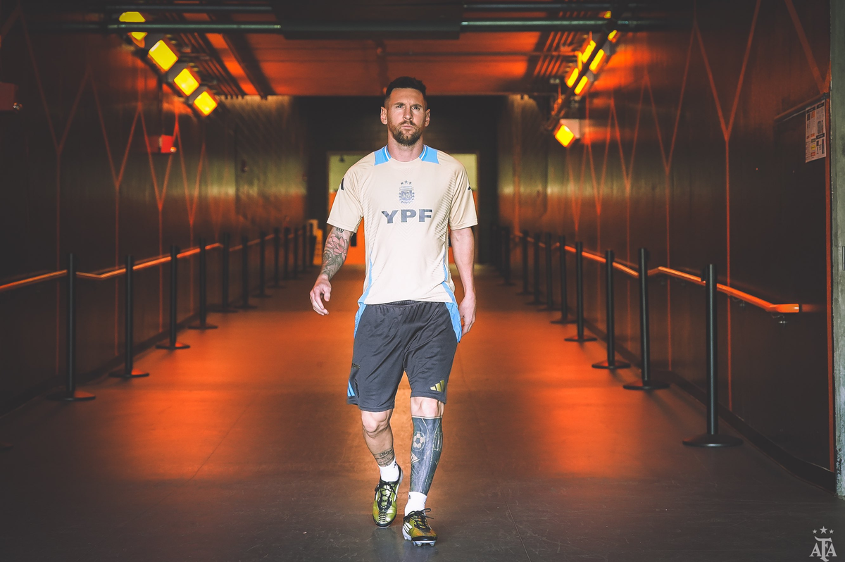 ¿Llega al jueves? Messi entrenó a la par del plantel y podría estar disponible para el partido de cuartos de final ante Ecuador. ¿Llega al jueves? Messi entrenó a la par del plantel y podría estar disponible para el partido de cuartos de final ante Ecuador.
