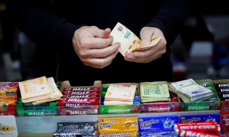 bolsillos golpeados: se necesitan mas de $345.000 por mes para no caer en la pobreza bolsillos golpeados: se necesitan mas de $345.000 por mes para no caer en la pobreza