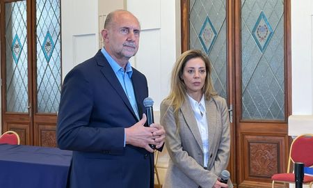 El gobernador de Santa Fe, Omar Perotti, junto a la secretaria de Energía de la Nación, Flavia Royón. El gobernador de Santa Fe, Omar Perotti, junto a la secretaria de Energía de la Nación, Flavia Royón.