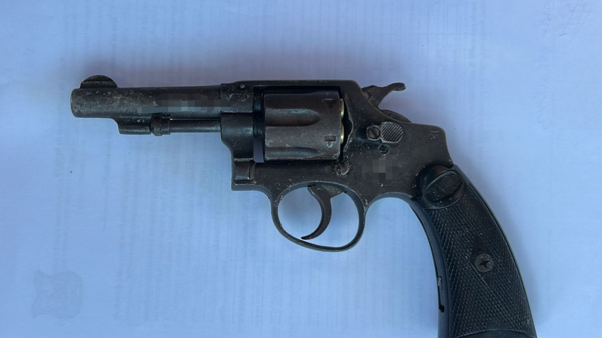 Un hombre fue aprehendido tras amenazar con un rev&oacute;lver a su t&iacute;o por una disputa hereditaria en el norte de la ciudad de Santa Fe.