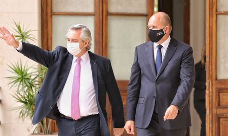 El presidente Alberto Fernández realizó anuncios por más de 76.000 millones de pesos para la provincia de Santa Fe al encabezar una reunión de Gabinete Federal que se realizó en Rosario, como parte del programa Capitales Alternas. El presidente Alberto Fernández realizó anuncios por más de 76.000 millones de pesos para la provincia de Santa Fe al encabezar una reunión de Gabinete Federal que se realizó en Rosario, como parte del programa Capitales Alternas.