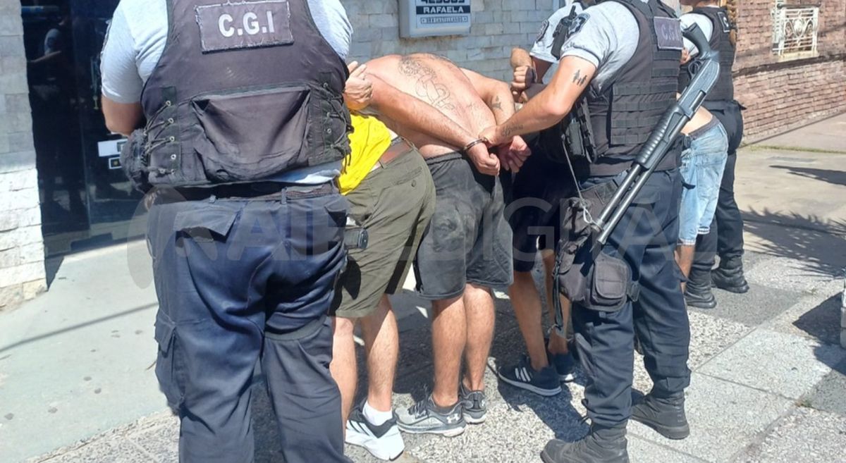 Los ladrones fueron trasladados hasta la Comisaría Primera de Rafaela. Los ladrones fueron trasladados hasta la Comisaría Primera de Rafaela.