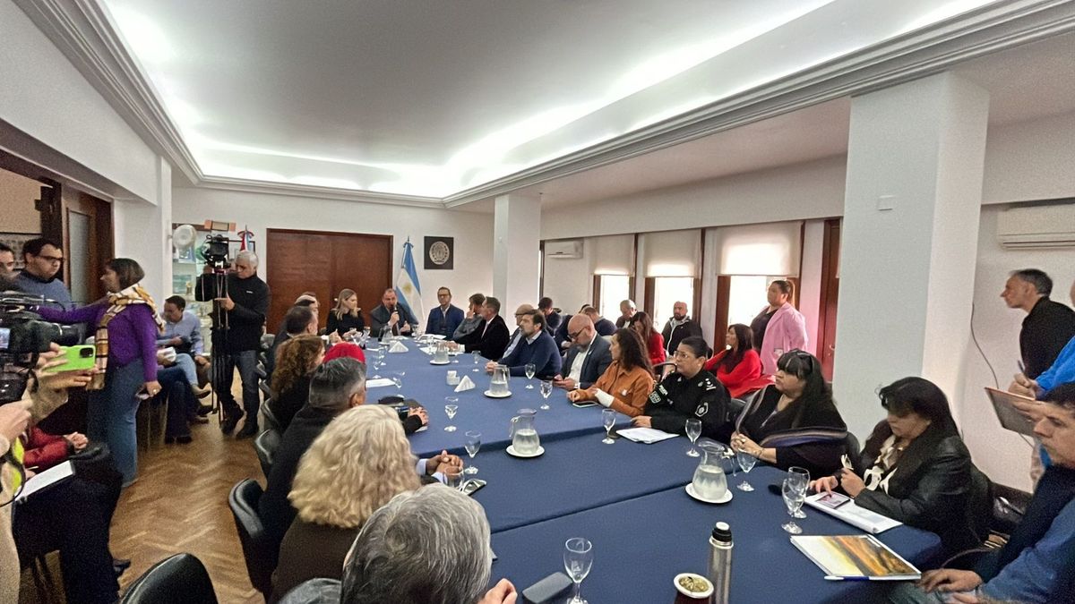 El intendente Poletti encabezó este viernes una nueva reunión del Consejo de Seguridad Urbana. El intendente Poletti encabezó este viernes una nueva reunión del Consejo de Seguridad Urbana.