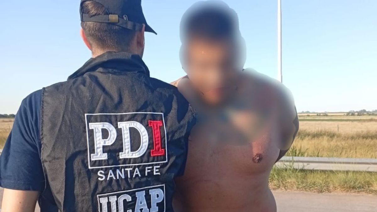 La PDI lo detuvo en la autopista Rosario-C&oacute;rdoba cuando intentaba huir en un rem&iacute;s hacia la provincia de C&oacute;rdoba.