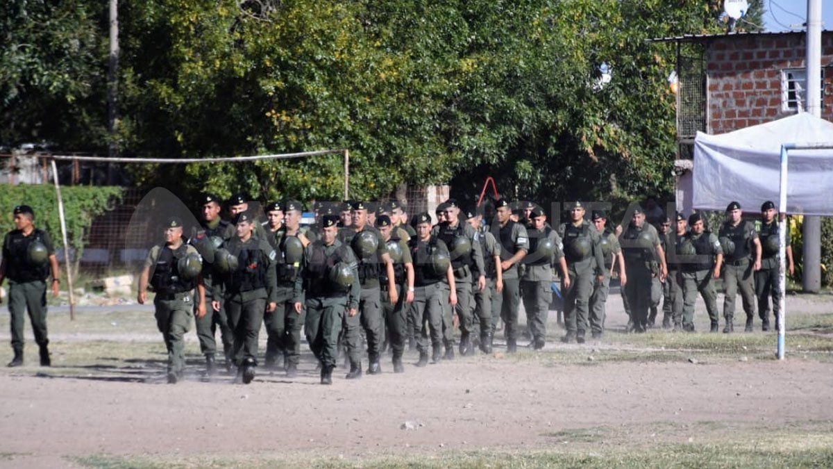 La llegada de más gendarmes a Rosario se produjo luego de meses de disputas entre el Gobierno de la Nación y el Gobierno de Santa Fe.