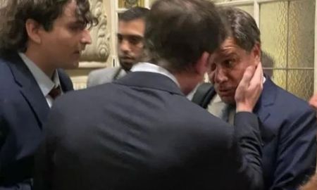 Fuerte enfrentamiento entre Santiago Caputo y Facundo Manes. Fuerte enfrentamiento entre Santiago Caputo y Facundo Manes.