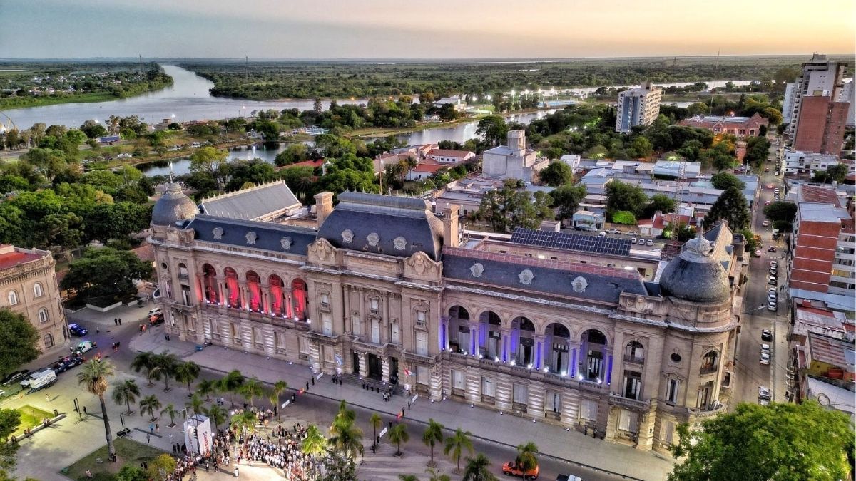 Entre las 15.30 y las 18.30 se abrirán las puertas de Casa de Gobierno para visitas guiadas a diferentes espacios. Entre las 15.30 y las 18.30 se abrirán las puertas de Casa de Gobierno para visitas guiadas a diferentes espacios.