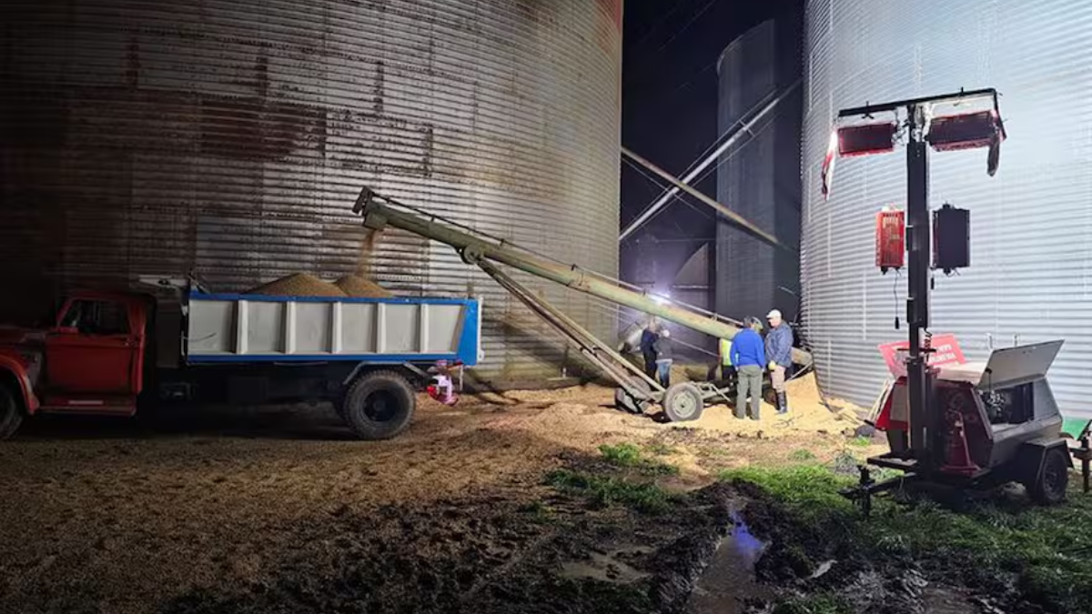 Un hombre murió al caer dentro de un silo repleto de soja. Un hombre murió al caer dentro de un silo repleto de soja.
