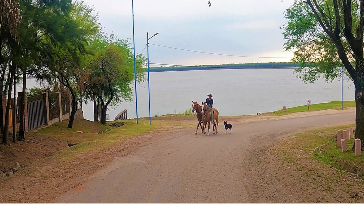 Escapada a Pueblo Brugo, una pequeña localidad de Entre Ríos a orillas del río Paraná. Escapada a Pueblo Brugo, una pequeña localidad de Entre Ríos a orillas del río Paraná.