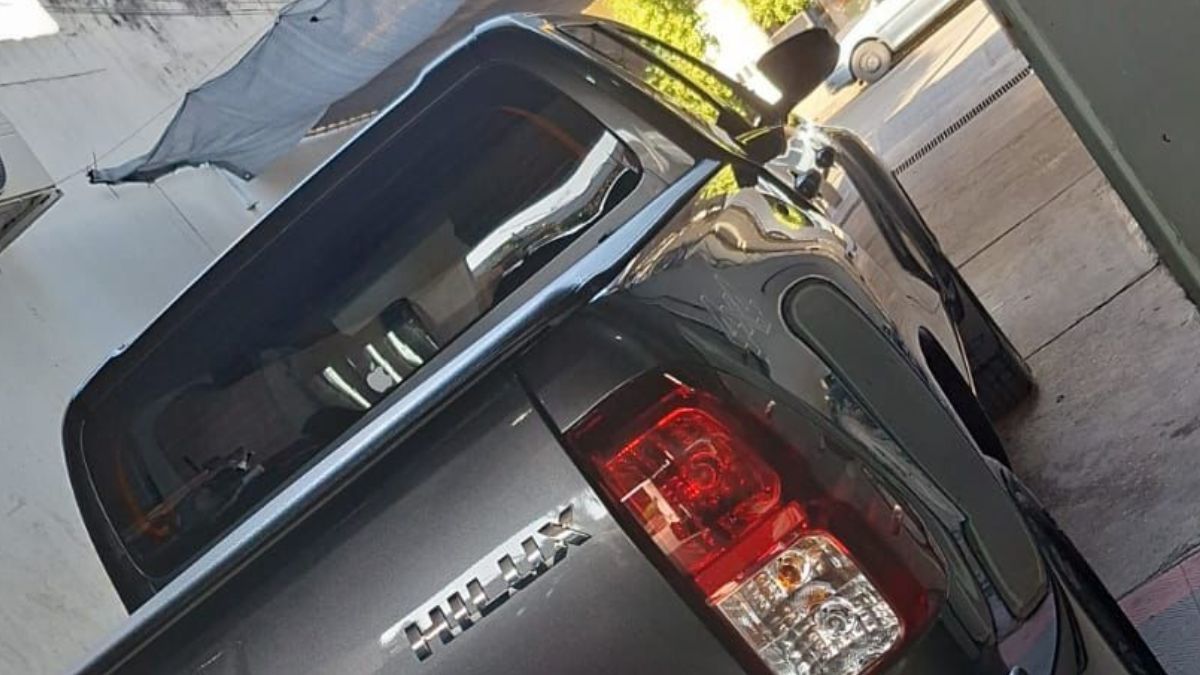 Los ladrones encontraron las llaves de la vivienda en el interior del vehículo.