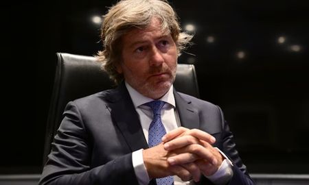 El ministro de Justicia, Juan Bautista Mahiques, sostuvo hoy que resulta necesario “dejar que la Justicia investigue el caso Libra”. El ministro de Justicia, Juan Bautista Mahiques, sostuvo hoy que resulta necesario “dejar que la Justicia investigue el caso Libra”.