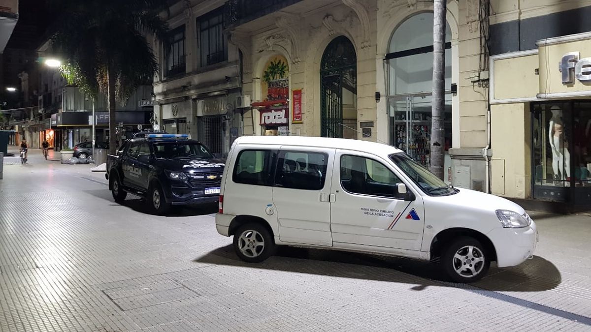 Uno de los procedimientos tuvo lugar en un local de la peatonal de Santa Fe.