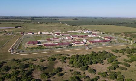 El penal federal tiene un 93% de avance de obra, solo resta instalar los mecanismos de seguridad. El penal federal tiene un 93% de avance de obra, solo resta instalar los mecanismos de seguridad.