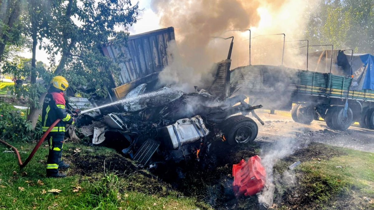 Murió un hombre tras un choque entre dos camiones en Ruta Nacional 33