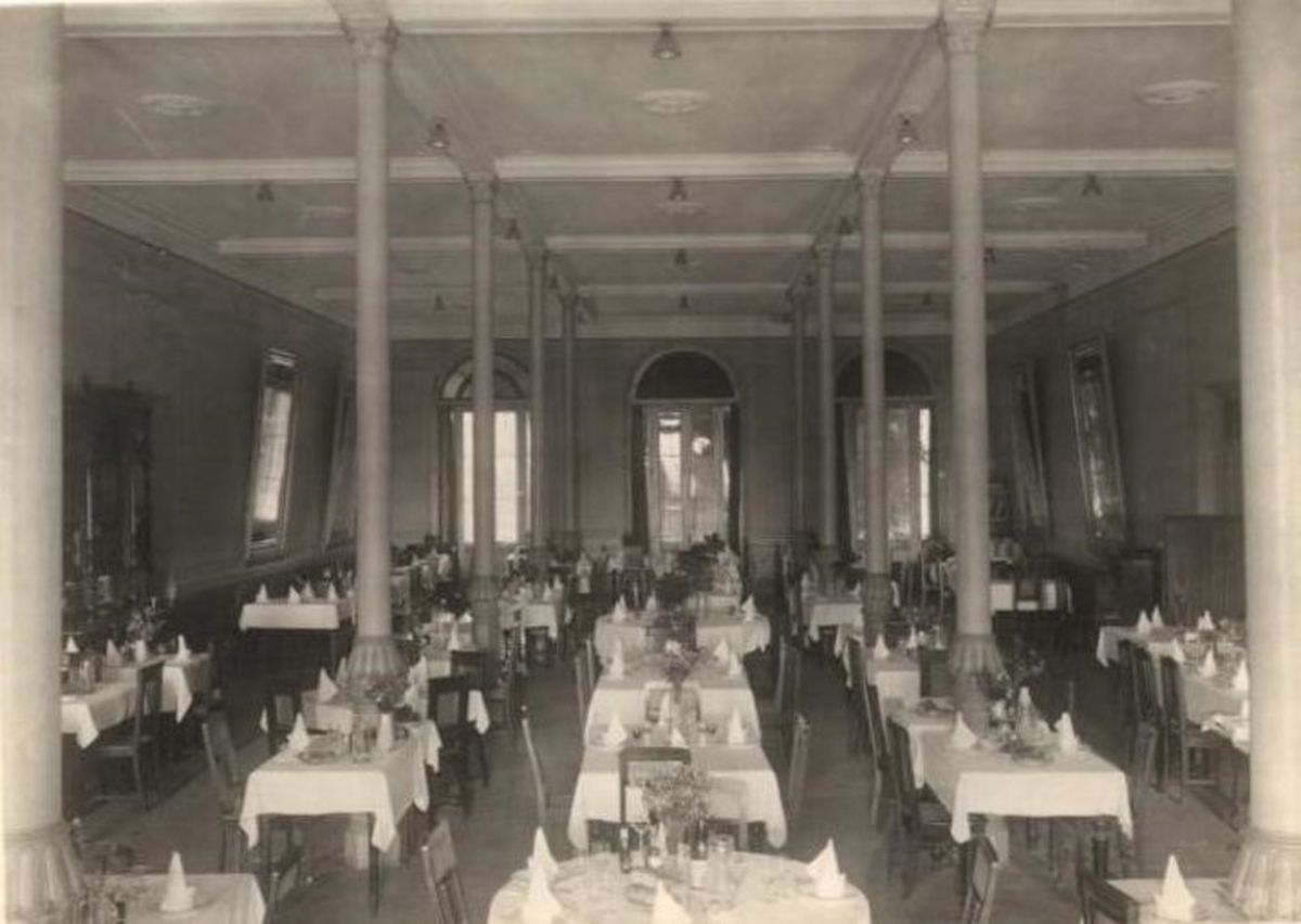El Hotel Edén, en Córdoba, está abandonado hace años y se dice que está embrujado. El Hotel Edén, en Córdoba, está abandonado hace años y se dice que está embrujado.