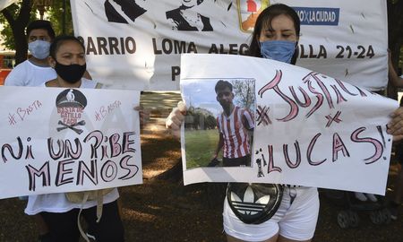 Por el crimen fueron detenidos tres agentes, mientras que otros seis están sospechados de encubrir el hecho. Por el crimen fueron detenidos tres agentes, mientras que otros seis están sospechados de encubrir el hecho.