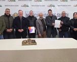 El acta se firmó en la localidad de Suardi, en el departamento San Cristóbal, y participaron el senador Felipe Michlig y el ministro Gustavo Puccini. El acta se firmó en la localidad de Suardi, en el departamento San Cristóbal, y participaron el senador Felipe Michlig y el ministro Gustavo Puccini.