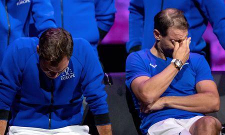 Las imágenes de Federer y Nadal en la Laver Cup, llorando desconsolados, dieron la vuelta al mundo. Las imágenes de Federer y Nadal en la Laver Cup, llorando desconsolados, dieron la vuelta al mundo.