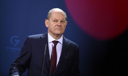 El canciller alemán, Olaf Scholz, sigue apostando a la vía diplomática y viajó a Kiev para dar solidaridad y apoyo a Ucrania. El canciller alemán, Olaf Scholz, sigue apostando a la vía diplomática y viajó a Kiev para dar solidaridad y apoyo a Ucrania.