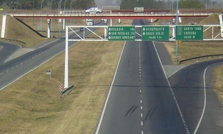 A la altura del kilómetro 145 de la autopista Santa Fe- Rosario se produjo el asalto A la altura del kilómetro 145 de la autopista Santa Fe- Rosario se produjo el asalto
