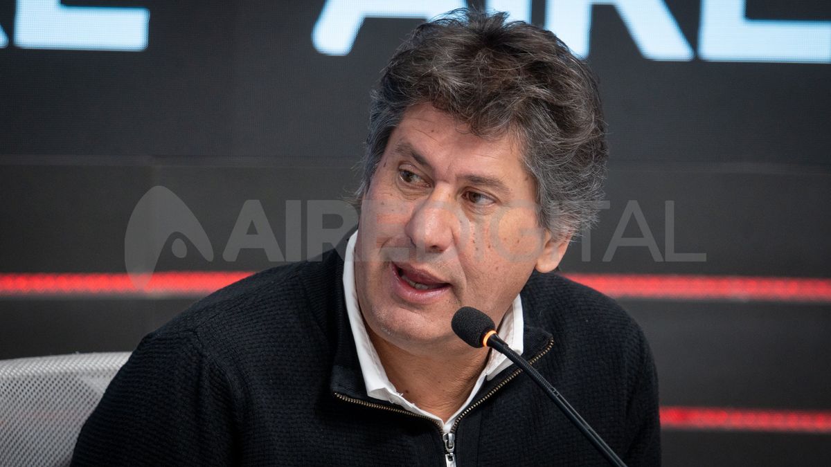 El intendente de Funes opinió que un Gobierno serio no se maneja por redes sociales.