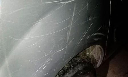 Tiene 28 años y le rayó todo el auto a su papá porque no le daba plata Tiene 28 años y le rayó todo el auto a su papá porque no le daba plata
