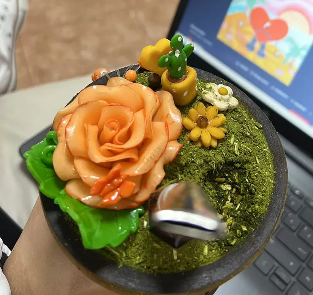 El mate brasileño: más grande, decorado y con otra molienda. El mate brasileño: más grande, decorado y con otra molienda.