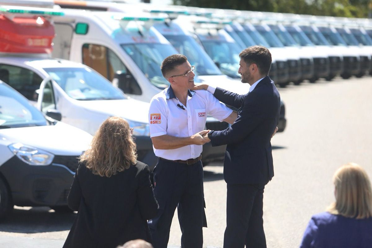 Pullaro presentó 174 ambulancias 0 Km en Santa Fe: Pullaro presentó 174 ambulancias 0 Km en Santa Fe: