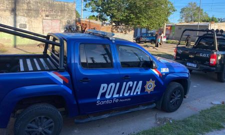 El lunes en Santa Fe amaneció revolucionado, en el marco de ocho allanamientos por robo de motos en barrio Coronel Dorrego, en el norte de la ciudad, y uno en la localidad de Monte Vera. El lunes en Santa Fe amaneció revolucionado, en el marco de ocho allanamientos por robo de motos en barrio Coronel Dorrego, en el norte de la ciudad, y uno en la localidad de Monte Vera.