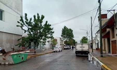 Un feto fue encontrado en la vereda de un hospital en Ensenada. Un feto fue encontrado en la vereda de un hospital en Ensenada.